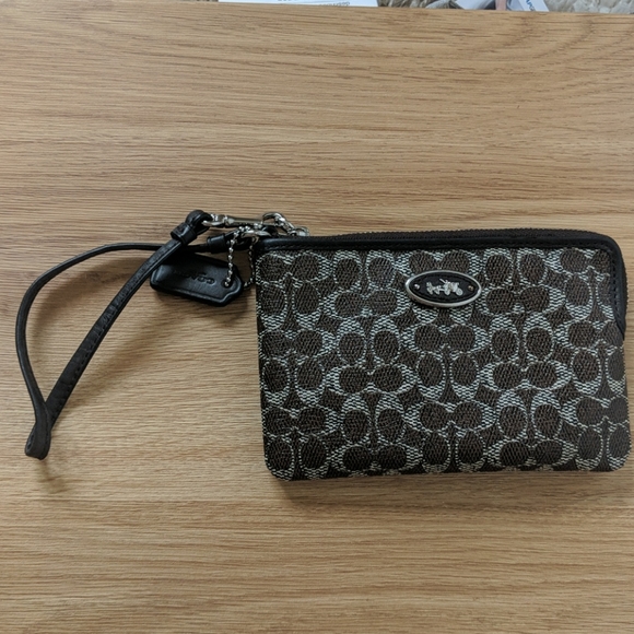 Coach wristlet - Picture 1 of 6